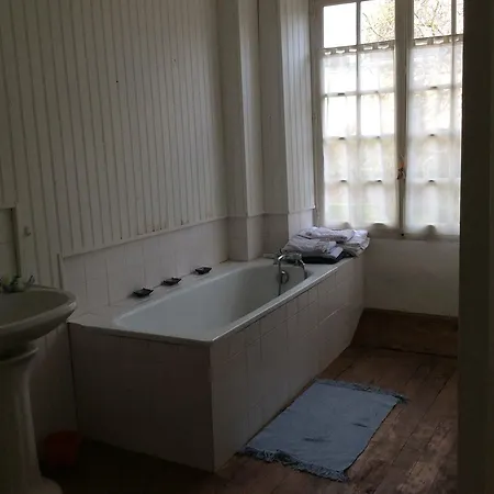 Des Tailles Bed & Breakfast *